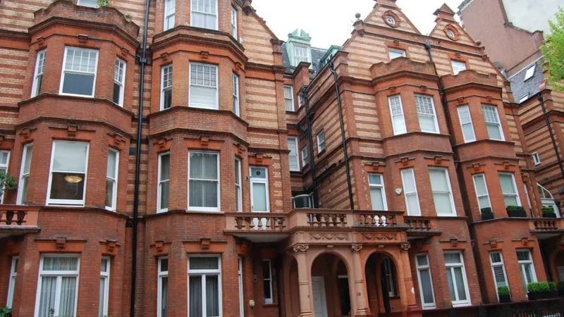 Alterations to flats in Sloane Gardens