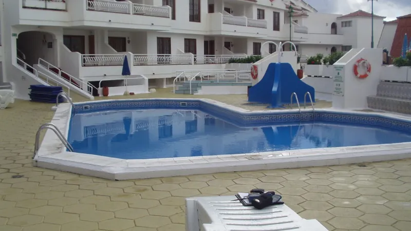 Investigations into a leaking pool in Tenerife